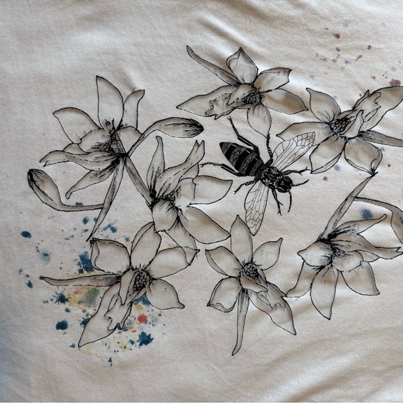 Desigual White Floral and Bee Graphic Tee - Picture 3 of 5